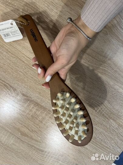 Массажная щетка для тела