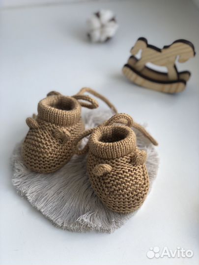 Вязаные пинетки с ушками