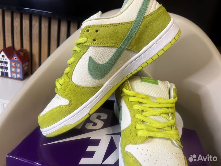 Nike SB Dunk Low Green Apple