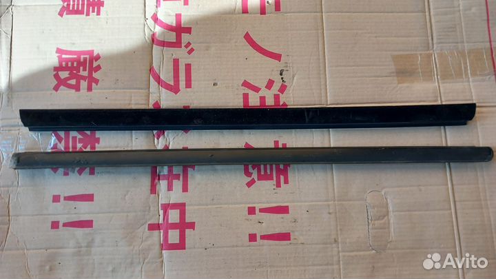 Tribute 00-г бархотки стекла передней правой двери