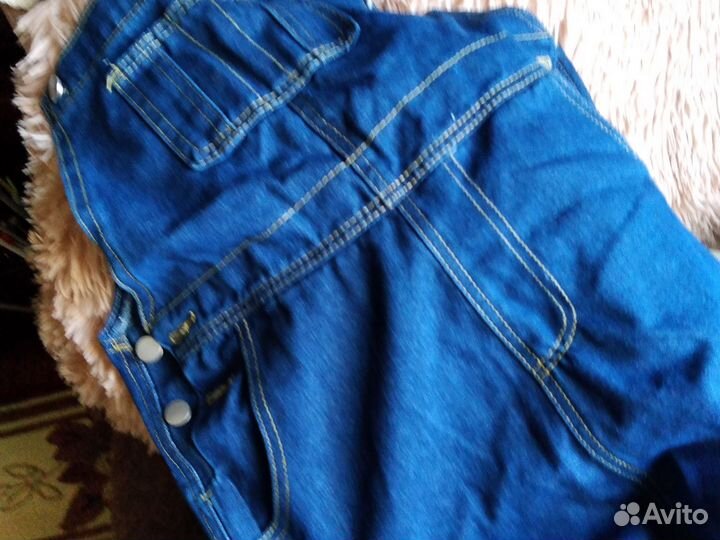 Продам джинсовый комбинезон