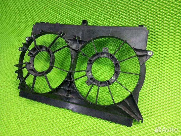 Диффузор вентилятора Toyota Avensis 2