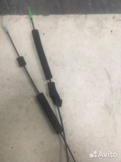 Замок двери передний левый Toyota Avensis ADT250