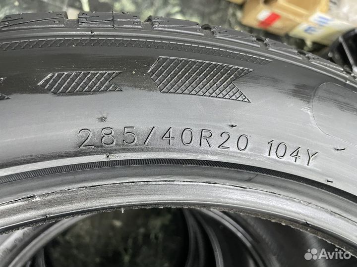 RoadX RXQuest SU01 285/40 R20 104Y