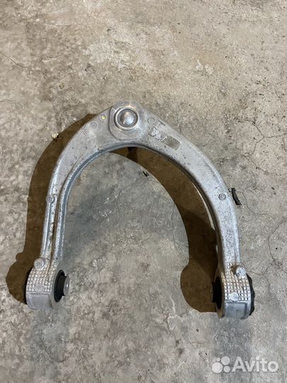 Верхний левый рычаг LR