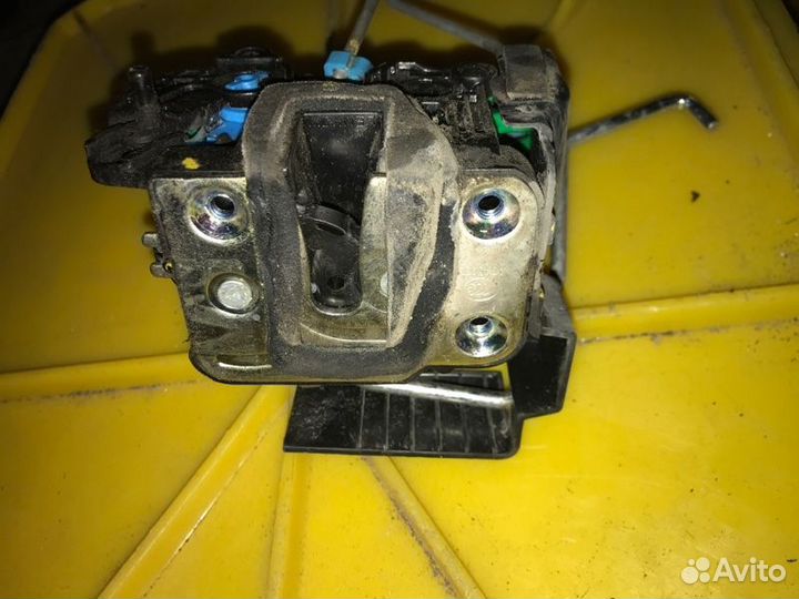 Замок двери задний правый Hyundai Solaris RB 1.6