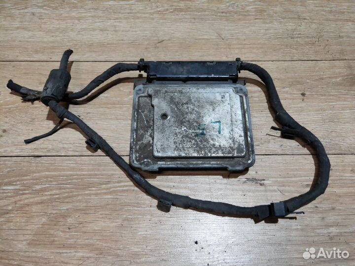 Блок управления двигателем Volkswagen Passat B6