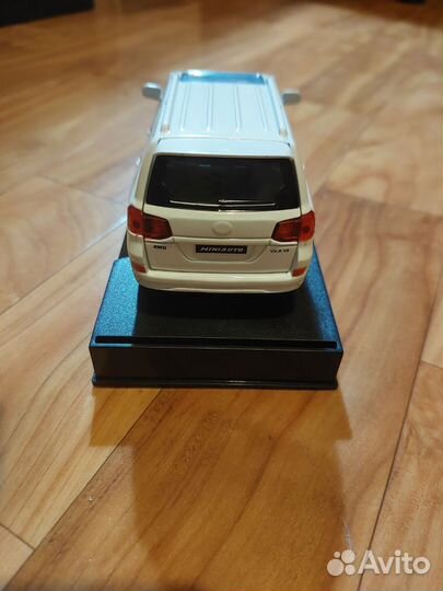 Модели автомобилей 1 24 (Toyota Land Cruiser 200)