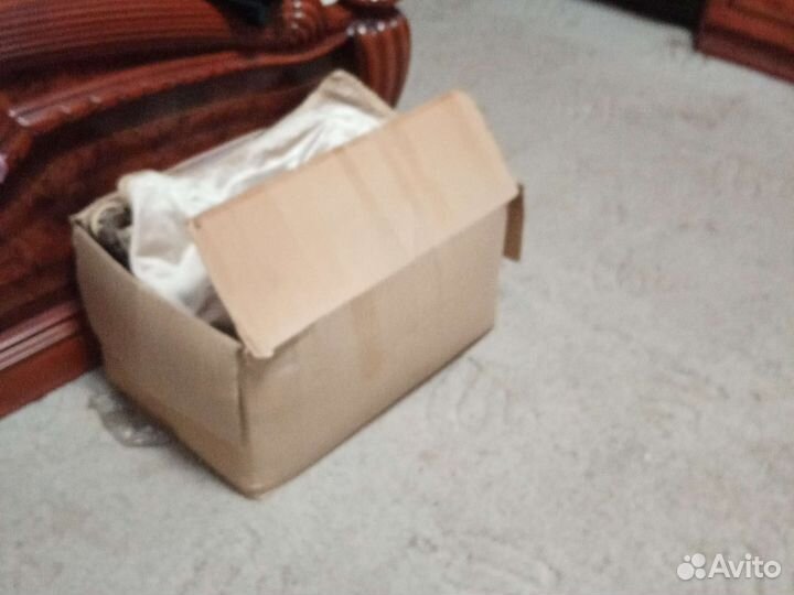 Коробка детских вещей