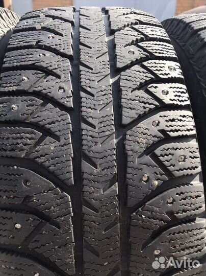 Bridgestone Ice Cruiser 7000S 215/65 R16 98T