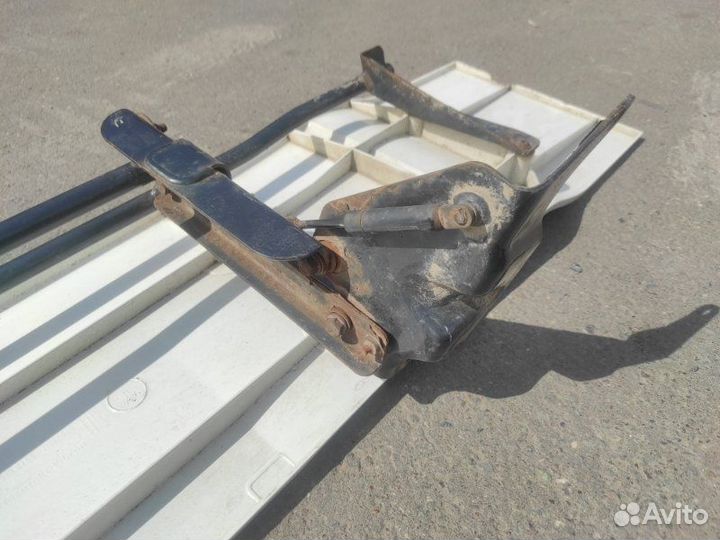 Спойлер кабины правый Man Tgx