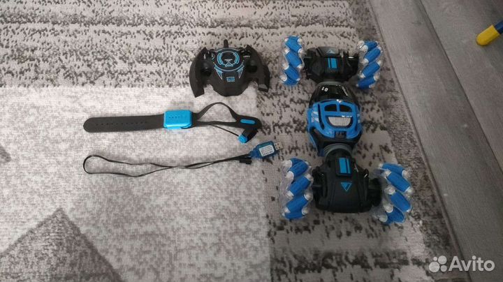 Машинка на р/у с браслетом для управления от руки