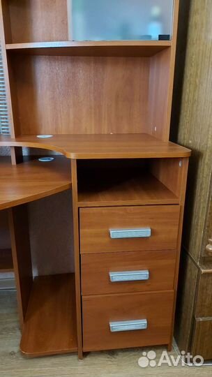 Компьютерный стол