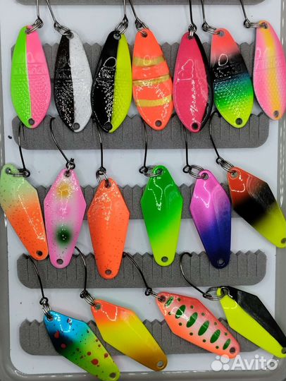 Мнабор форелевых блесен 24шт в коробке