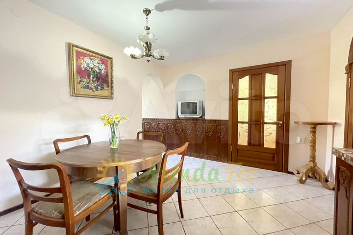 2-к. квартира, 60 м², 1/2 эт.