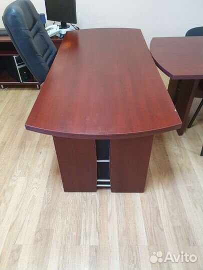 Офисная мебель стол