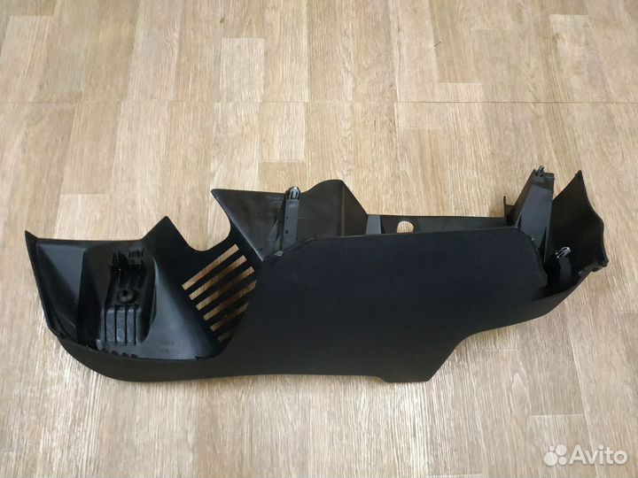 Держатель задней полки левый Ford Fusion