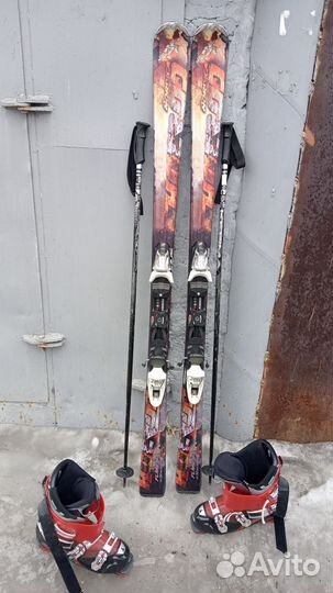 Горные лыжи с ботинками и палками