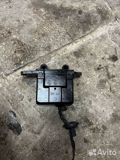 Пиропатрон петли капота Genesis G80