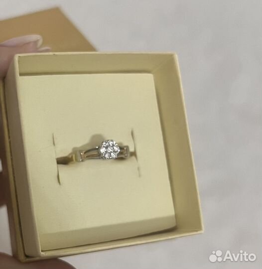 Золотое кольцо с бриллиантами