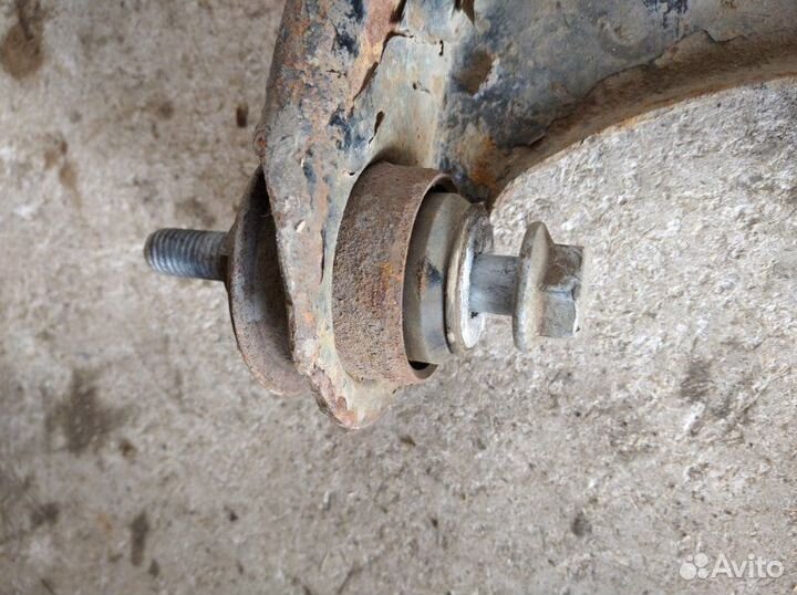 Рычаг передний правый Renault Symbol 1998-2008