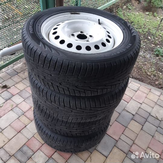 Nokian Tyres Hakkapeliitta R 235/55 R17 103R