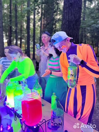 Неоновый бар. Вечеринка на праздник