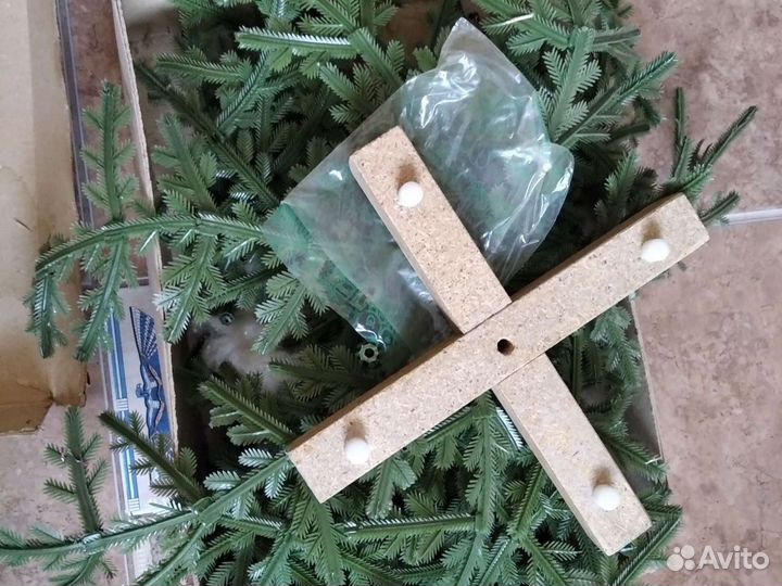 Елка искусственная, гирлянда