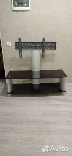 Стеклянная тумба под тв с кронштейном