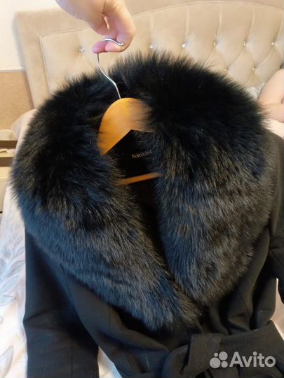 Пальто женское с меховым воротником