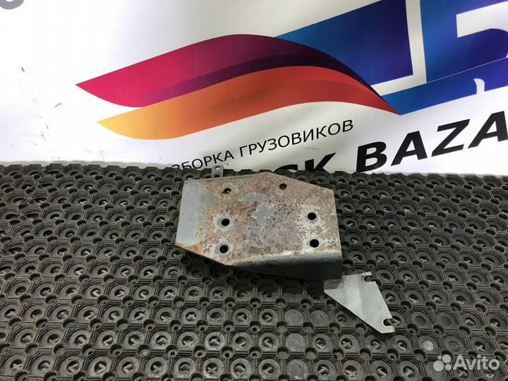 Кронштейн амортизатора переднего