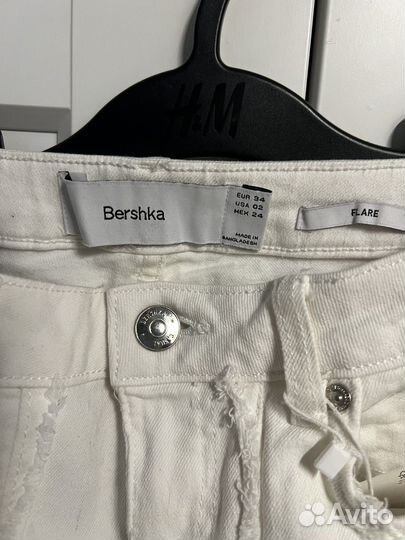 Джинсы клеш bershka