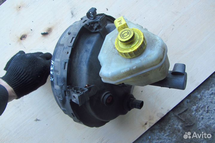 Бачок тормозного цилиндра на Porsche Cayenne 957