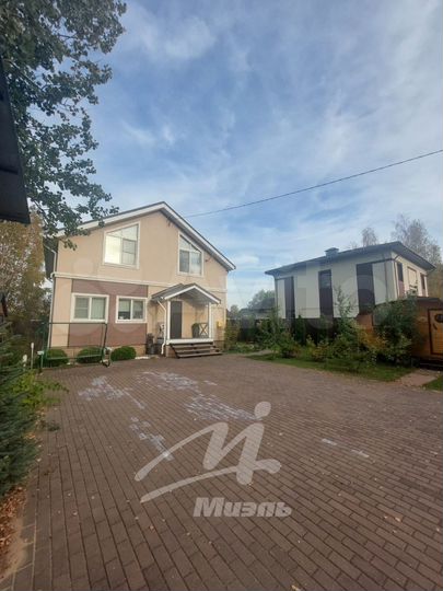 Коттедж 186,5 м² на участке 9,1 сот.