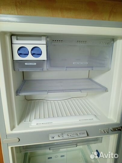 Холодильник whirlpool. Гарантия. Доставка