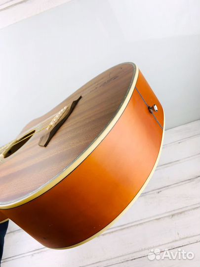 Гитара с автографом А. Розенбаума