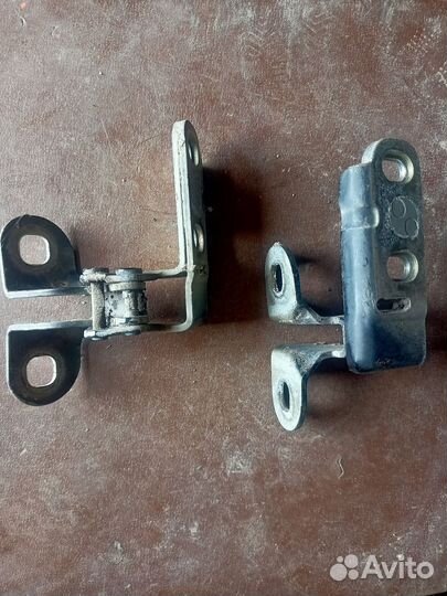 Петля двери багажника верхняя Range Rover 3