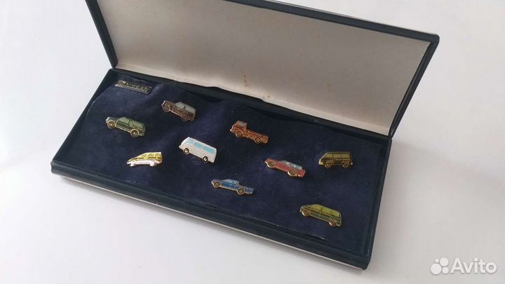 Редкий набор нагрудных значков Nissan