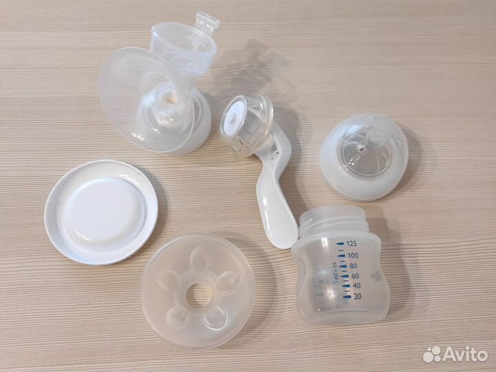 Молокоотсос avent ручной + стерилизатор +2 бутылки