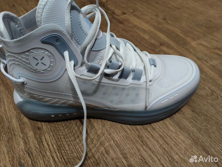 Кроссовки мужские 43 размера новые