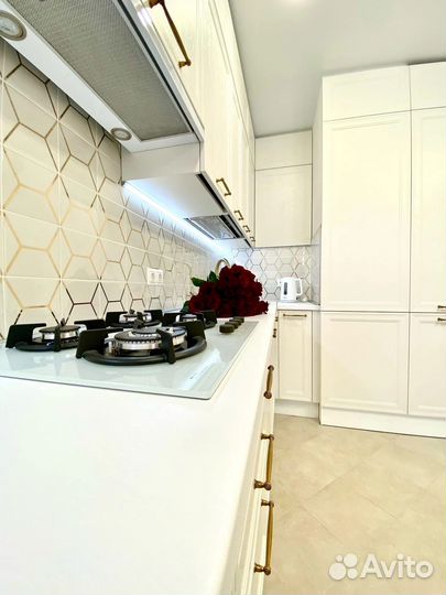 Кухня на заказ с доводчиками