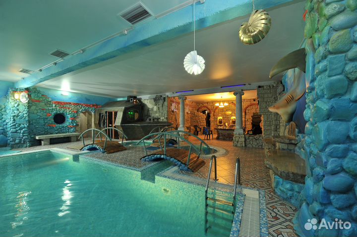 Сауна с большим бассейном