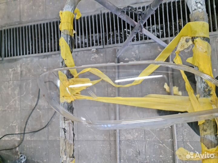 Стекло фары Mazda 3 bk