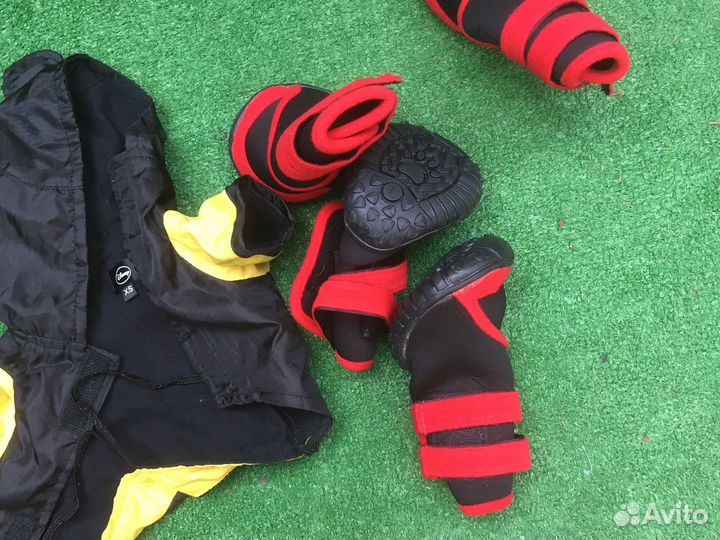 Лежак для собаки, тапки, куртка