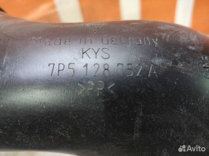 Воздухозаборник воздушного фильтра левый Porsche