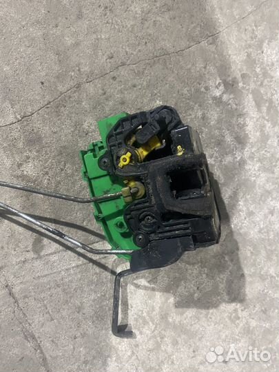 Замок двери задний левый kia rio 3