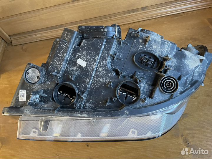 Фара биксеноновая правая BMW X1