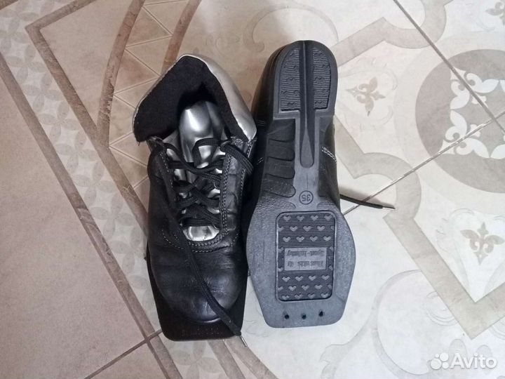 Лыжные ботинки р35