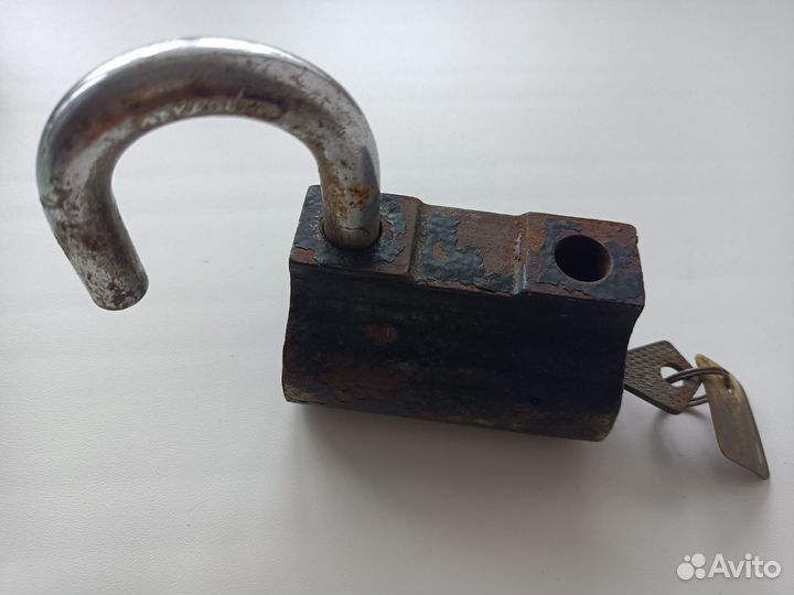 Замок навесной с ключом