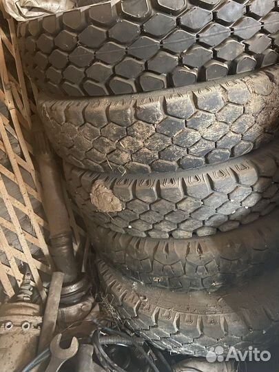 Грузовая шина 10.00 R20